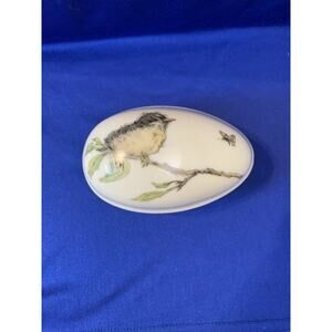 Porcelain Egg Shape Trinket box with Baby Bird and Butterfly 1977 Mary Mugs